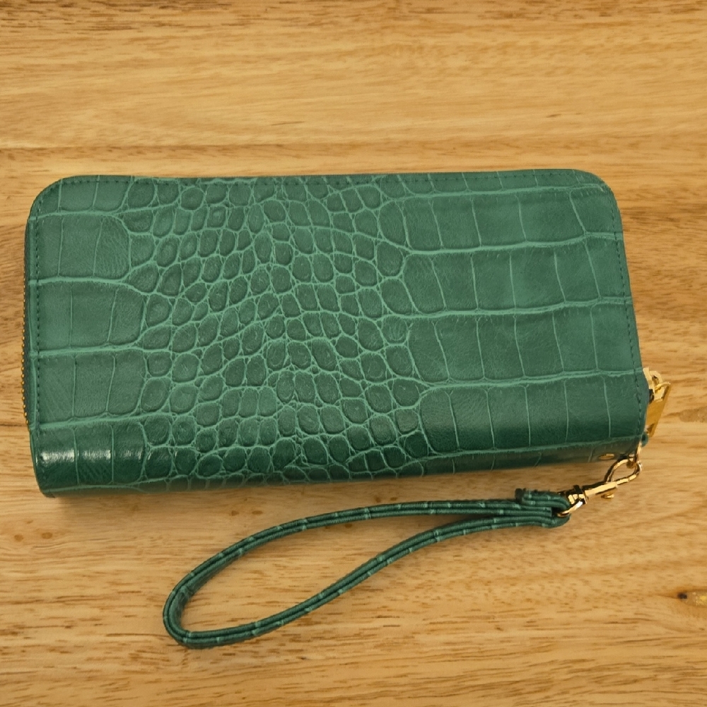 A New Day Green Crocodile Embossed Double Zip Wallet Wristlet NWOT